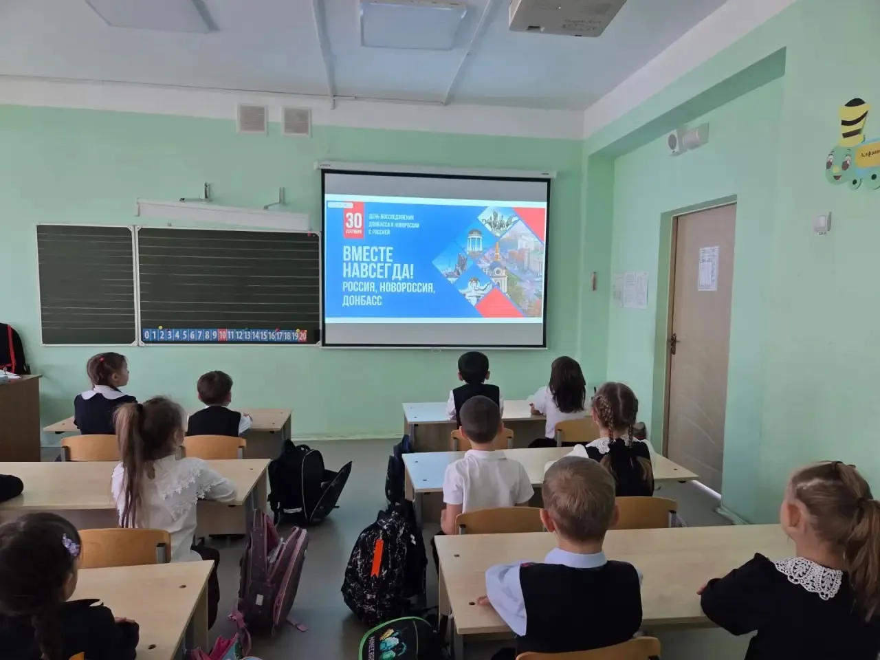 Сегодня в нашей школе прошли особенные первые уроки! По всей стране, и в наших классах ...