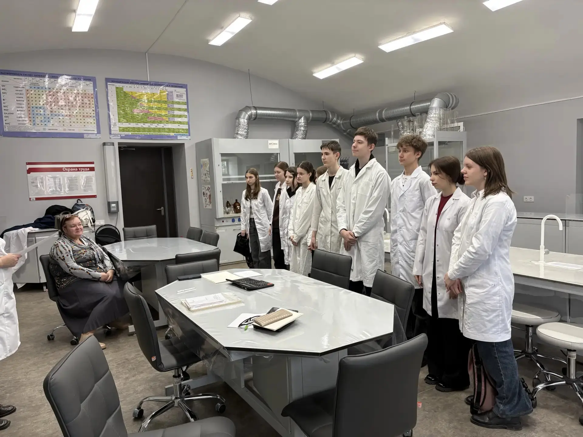 👩‍🔬 В центре «Минин-ПРО» 24 школьника 9-10 классов получили первую рабочую профессию — «Лаборант хим