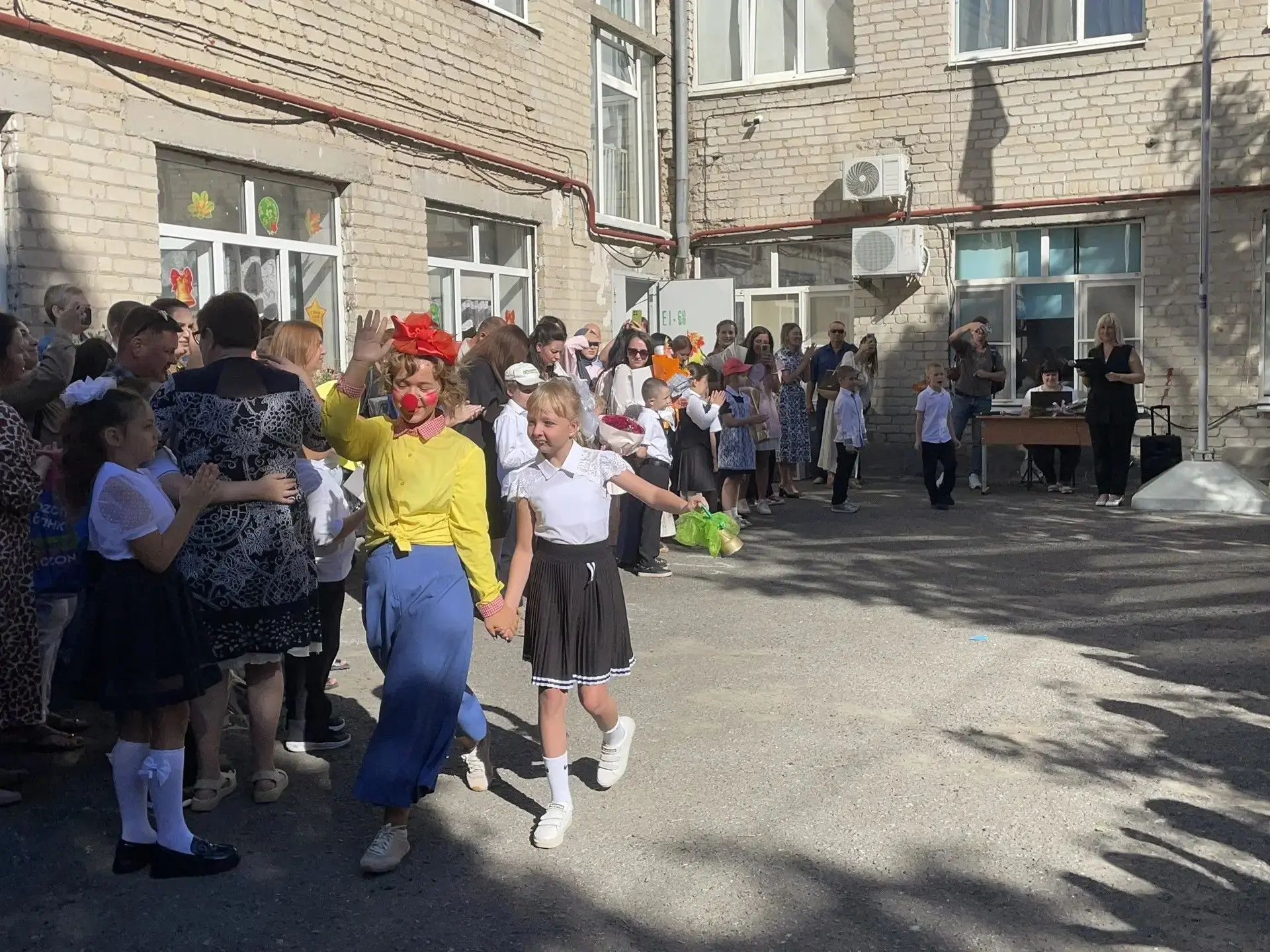 Сегодня в нашей школе состоялся долгожданный первый звонок! 🔔