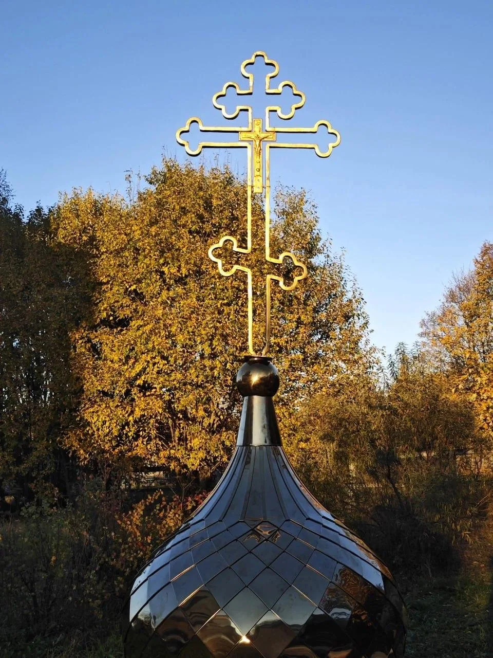 ⛪️ Старинный крест вернули на купол храма в Старом Мултане