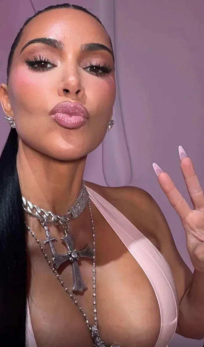 У зумеров в тренде новое выражение лица Pout Face

Тренд Duck Face («утиное лицо») уже устарел, и 