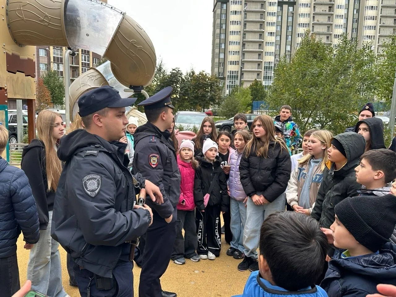 👮‍♂ В Домодедово полицейские устроили рейд на детской площадке