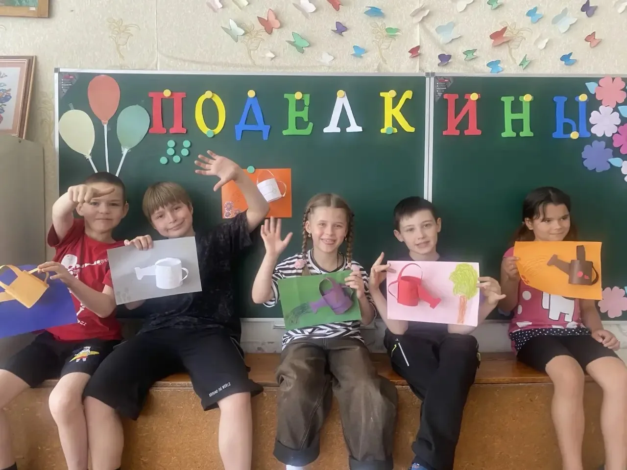 Сегодня , 17 июня, День лейки, и главным украшением праздника стала замечательная поделка из бумаги.