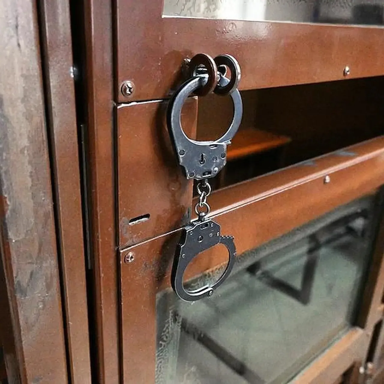 👨‍⚖️Офицер военной полиции тайно торговал поблажками для солдат в Барнауле