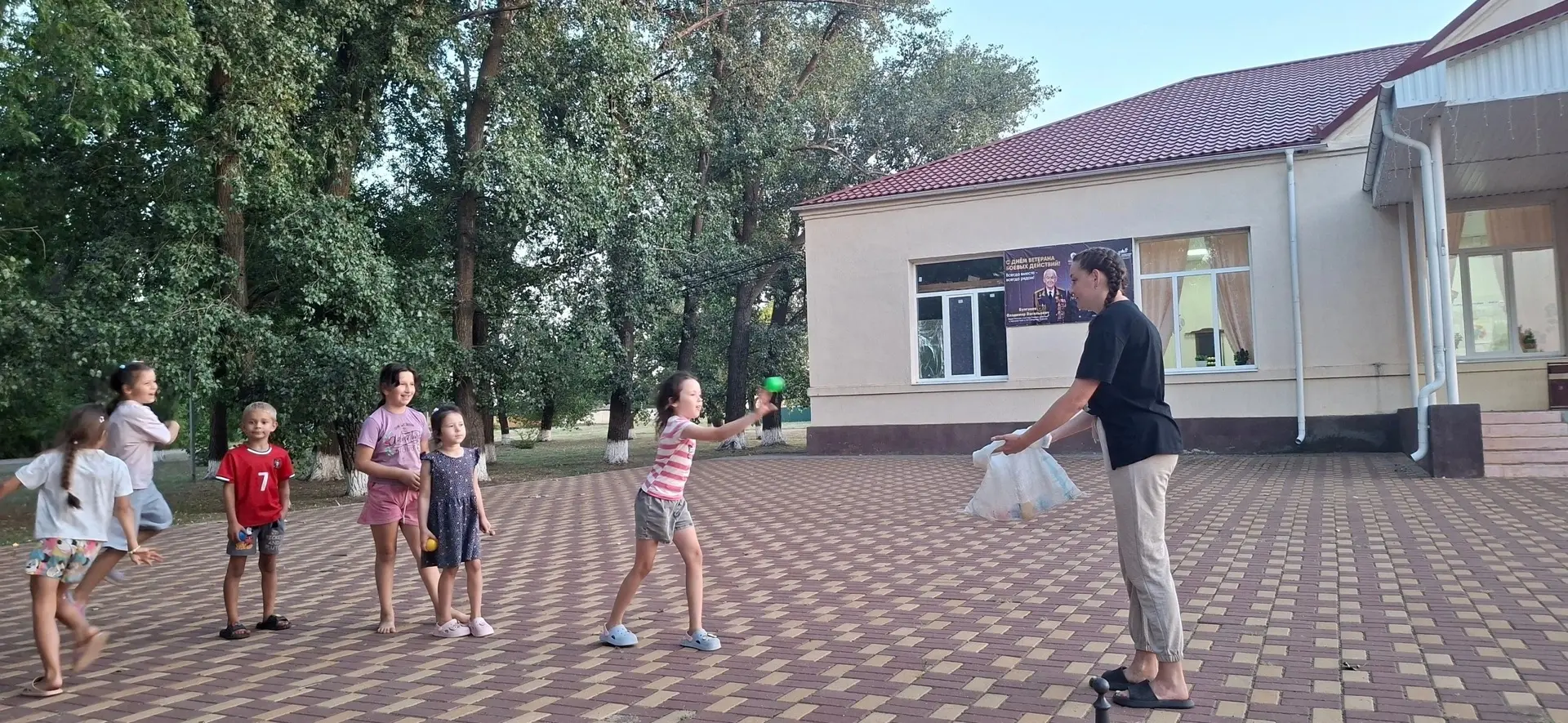 Лето – замечательная пора, словно специально создана для того, чтобы дети бегали, прыга...