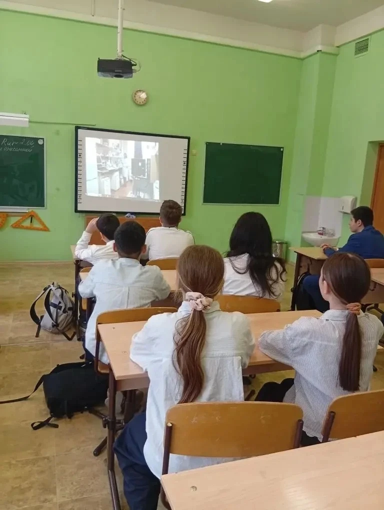 🔬 Сегодня ученики нашей школы приняли участие в увлекательном занятии курса внеурочнойдеятельности «