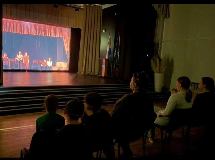 В «Роднике» состоялся видеопоказ спектакля «Чучело» 🎭