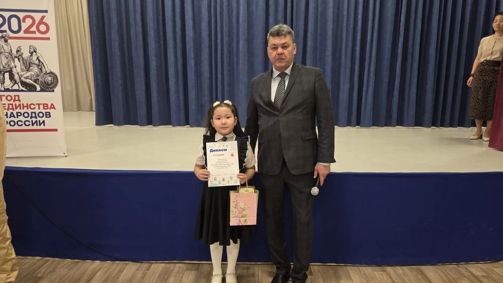🎭 Доброе утро, друзья!  На этой неделе наша линейка была посвящена волшебному миру театра! Мы начали