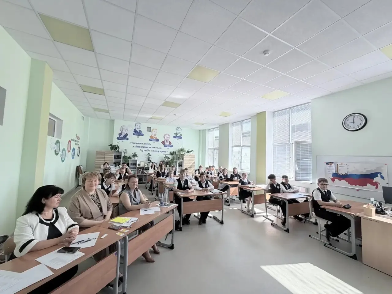 🧪 На днях в нашей школе царила атмосфера настоящих открытий!  Мы провели первую в истории школы иссл