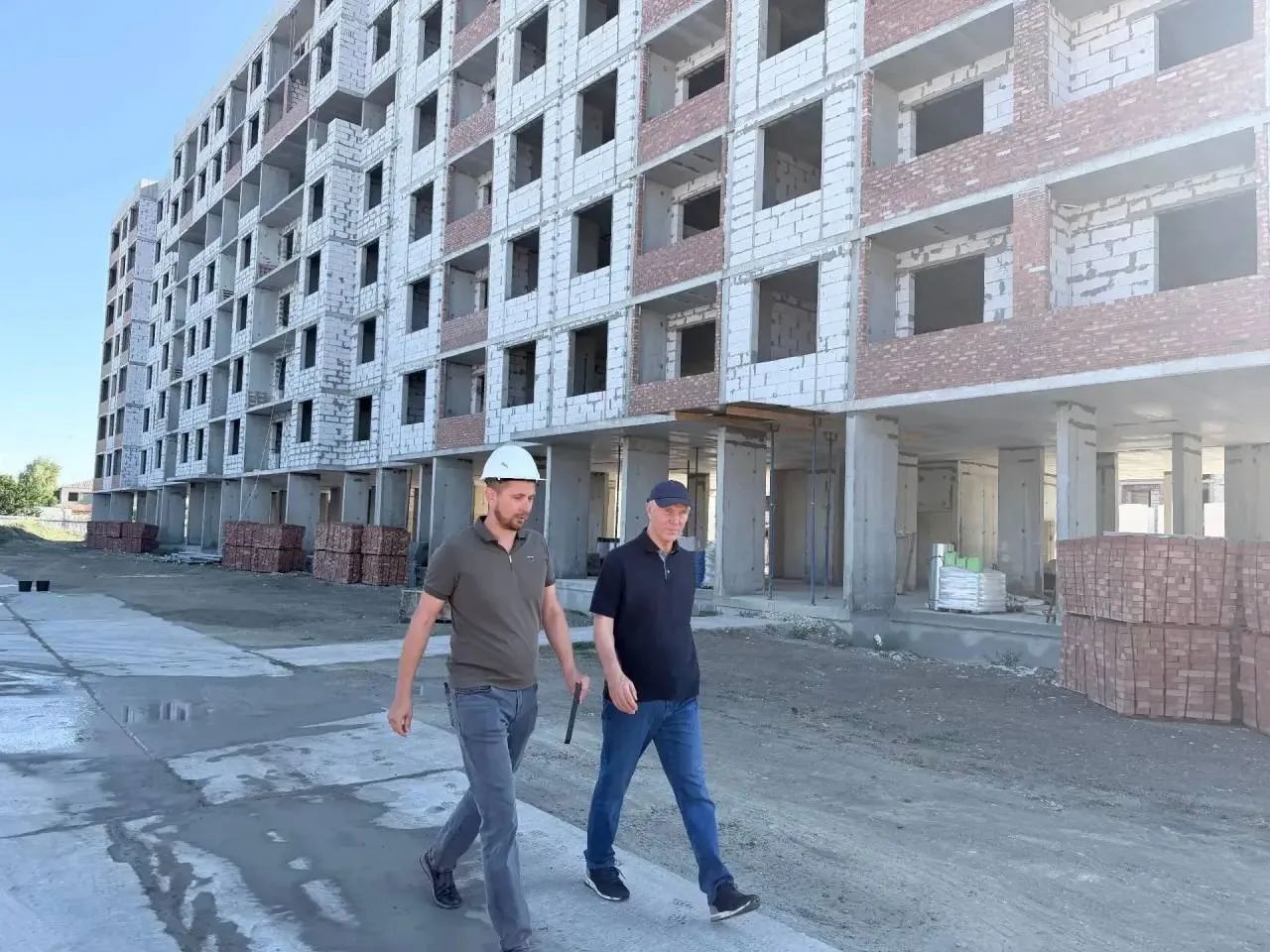 Губернатор Херсонской области Владимир Сальдо посетил стройплощадку жилкомплекса «Семей...