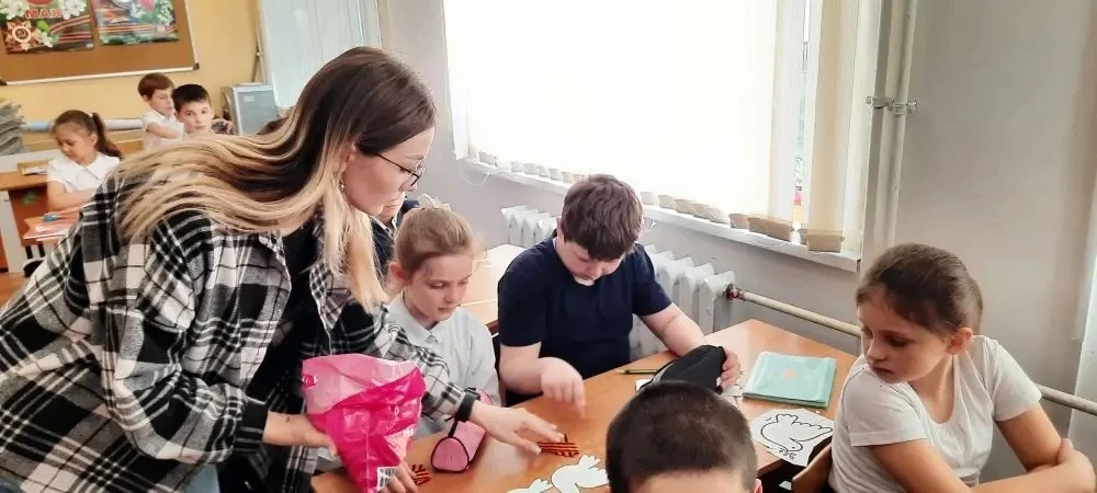 В преддверии Дня Победы при поддержке юнармейцев нашей школы во 2 «А» классе прошла важная беседа, п