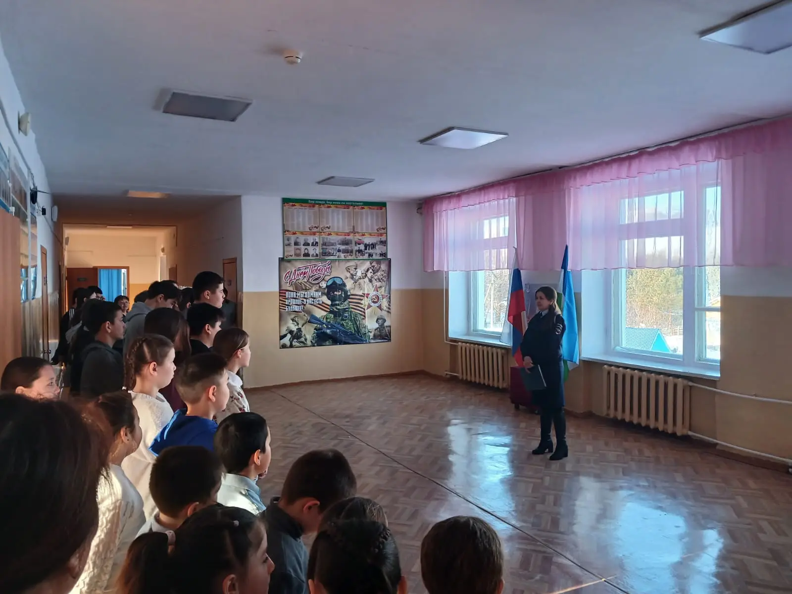 Сегодня с учащимися нашей школы состоялась встреча с подполковником полиции Тансыккужин...