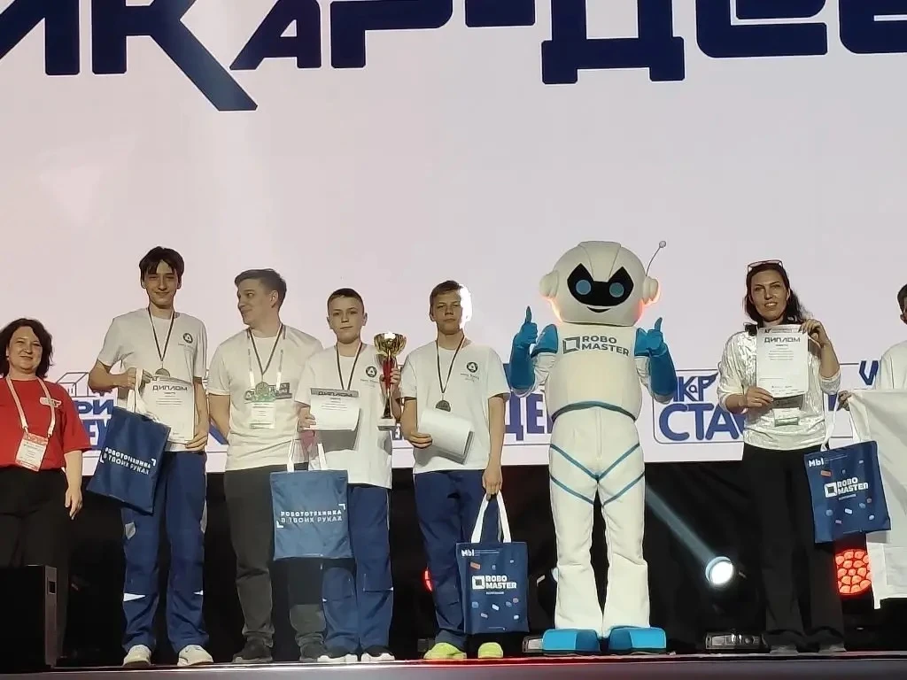 Команда нашей школы стала Абсолютными победителями заключительного этапа всероссийского конкурса "Ин