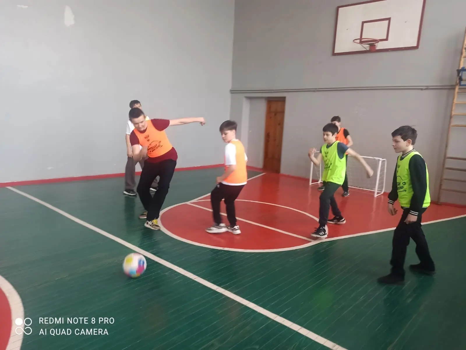 ⚽️ «Все на футбол» — было громко, весело и по-спортивному!  В рамках фестиваля «Футбол в школе» в МБ