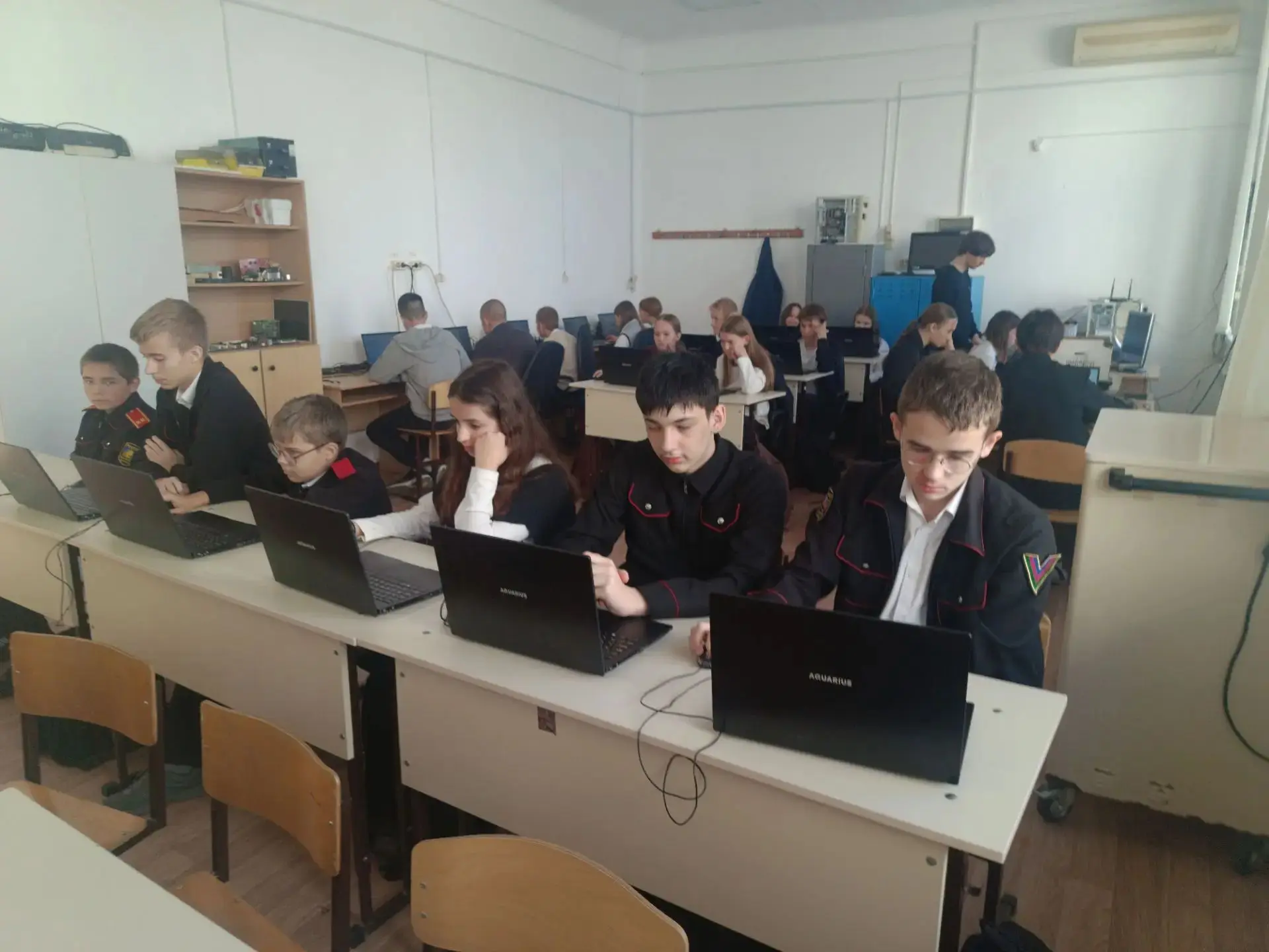 В школе прошла Всероссийская олимпиада по биологии, в которой приняли участие ученики 7...