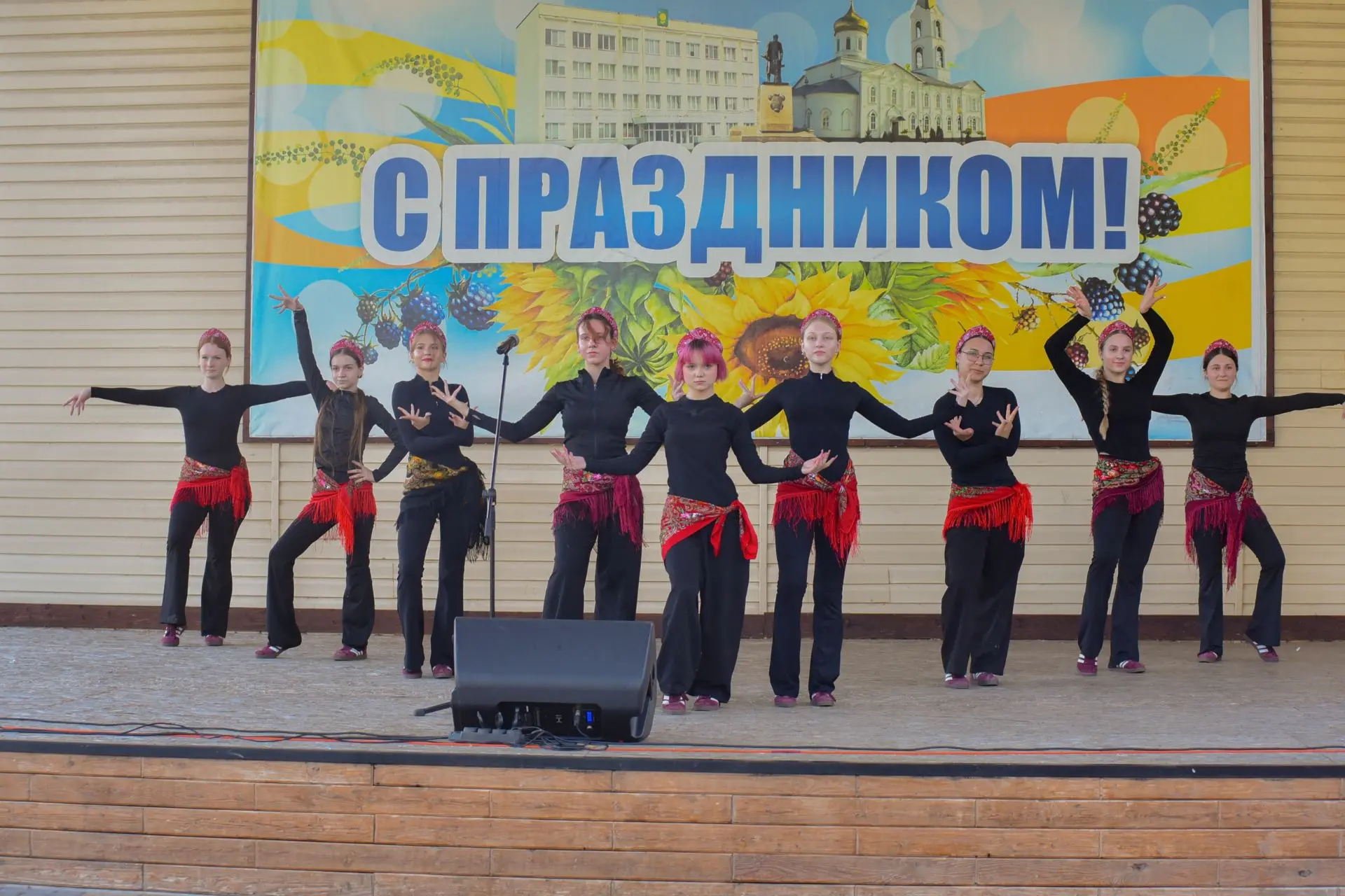 🇷🇺 22 августа в парке культуры и отдыха состоялось мероприятие, посвящённое Дню флага...