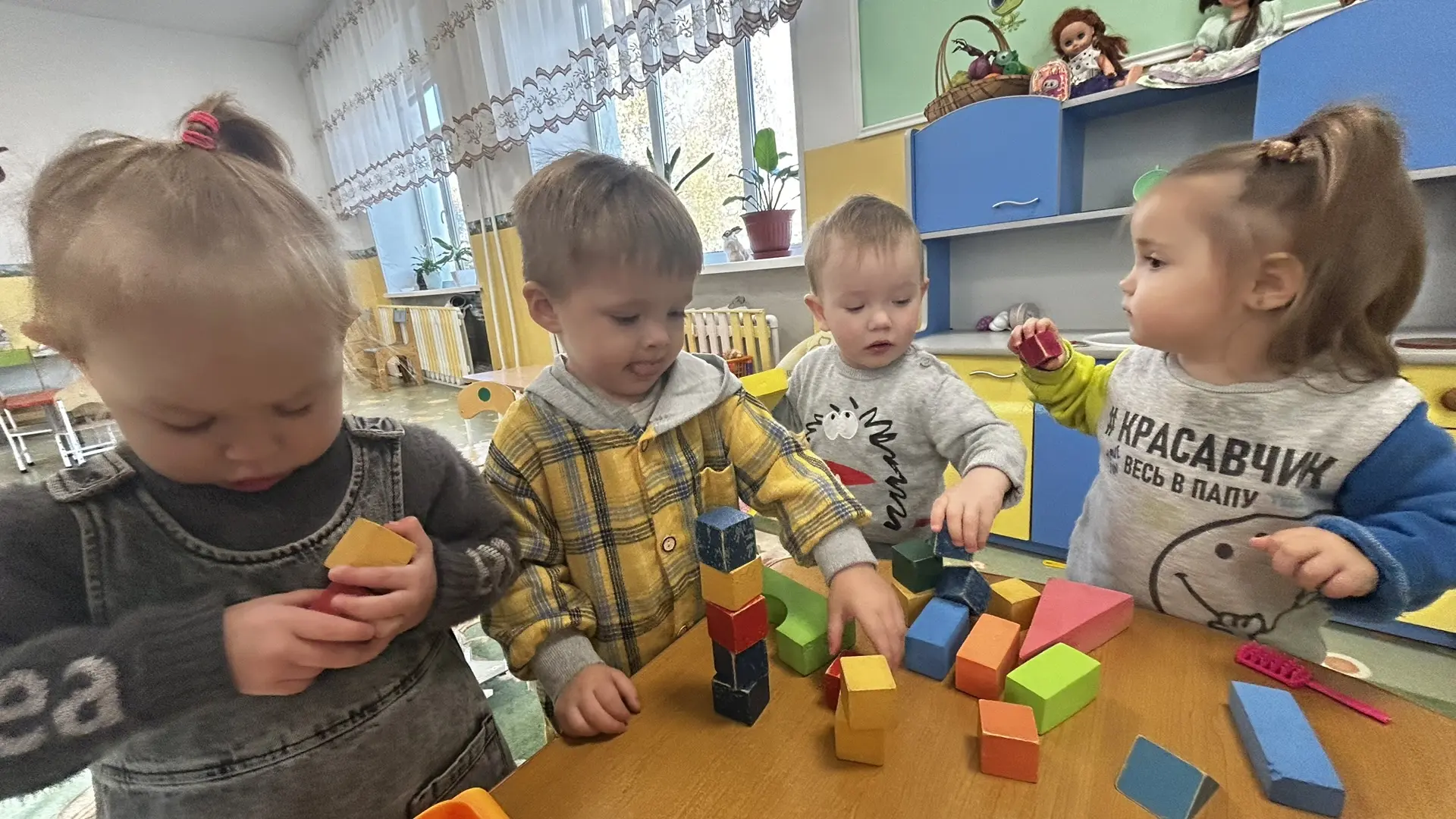Конструирование в яслях: строим и познаем мир! 🧱✨
