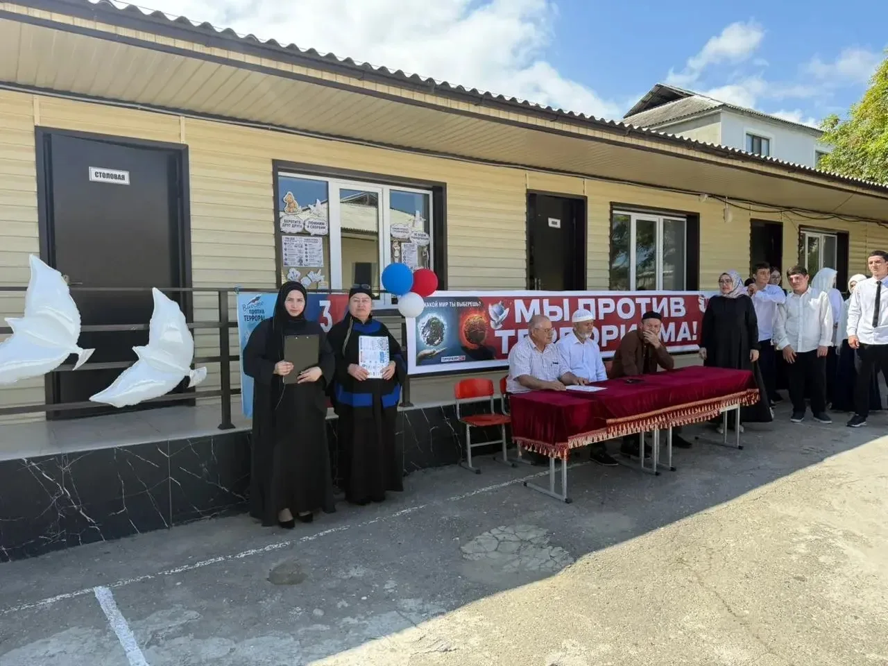 В единстве наша сила: в школе прошла линейка памяти жертв трагедии в Беслане