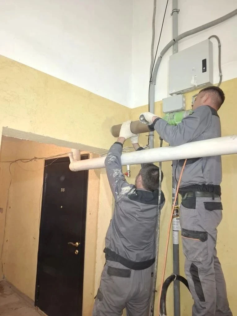 Ремонт водосточной системы с заменой кровельной воронки в 6 подъезде дома 21 по ул. им....