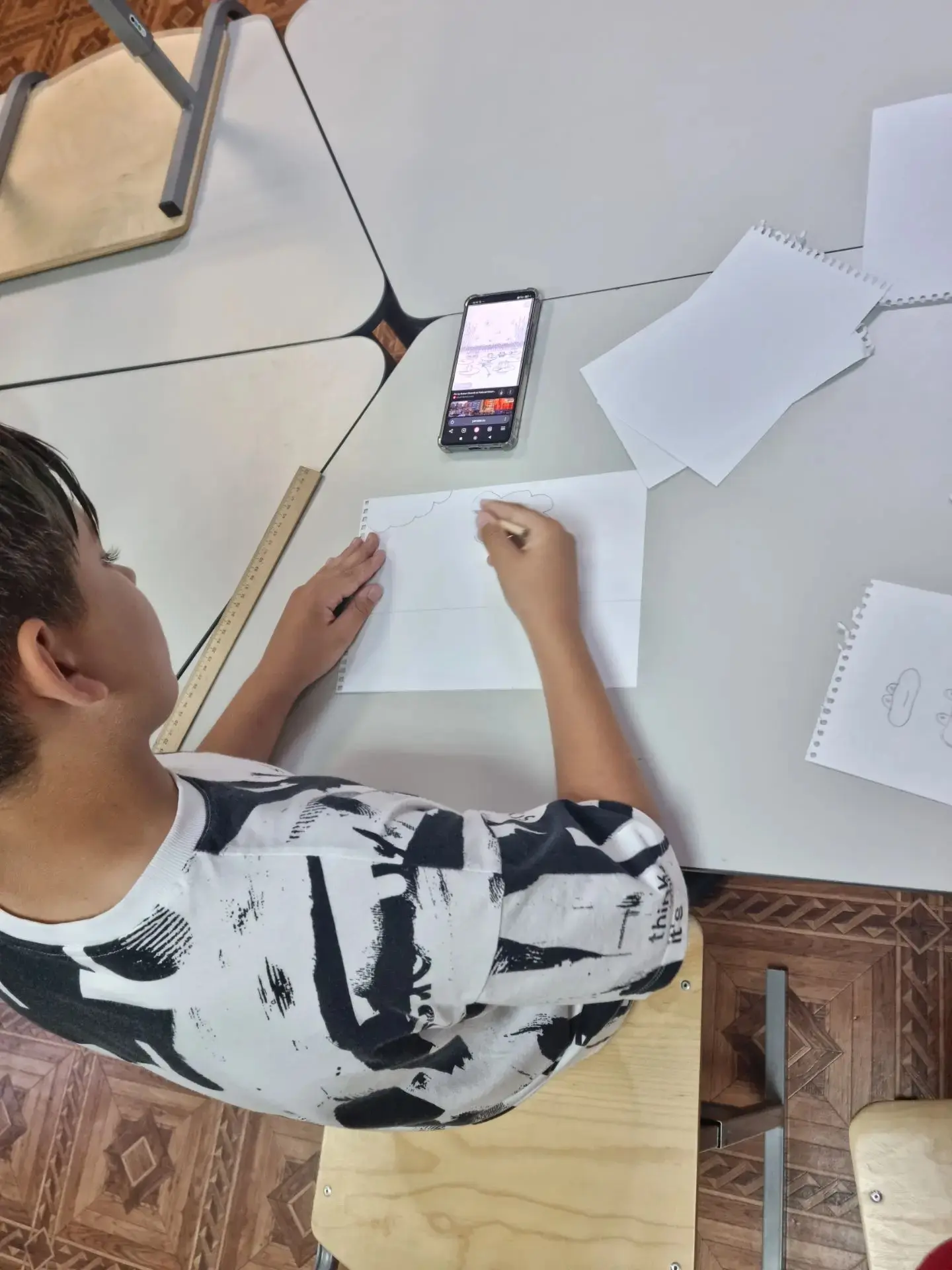 Не просто каникулы, а настоящий инженерный интенсив! ⚙️✨

Что делают ребята в «Калейдоскопе»? Они пе