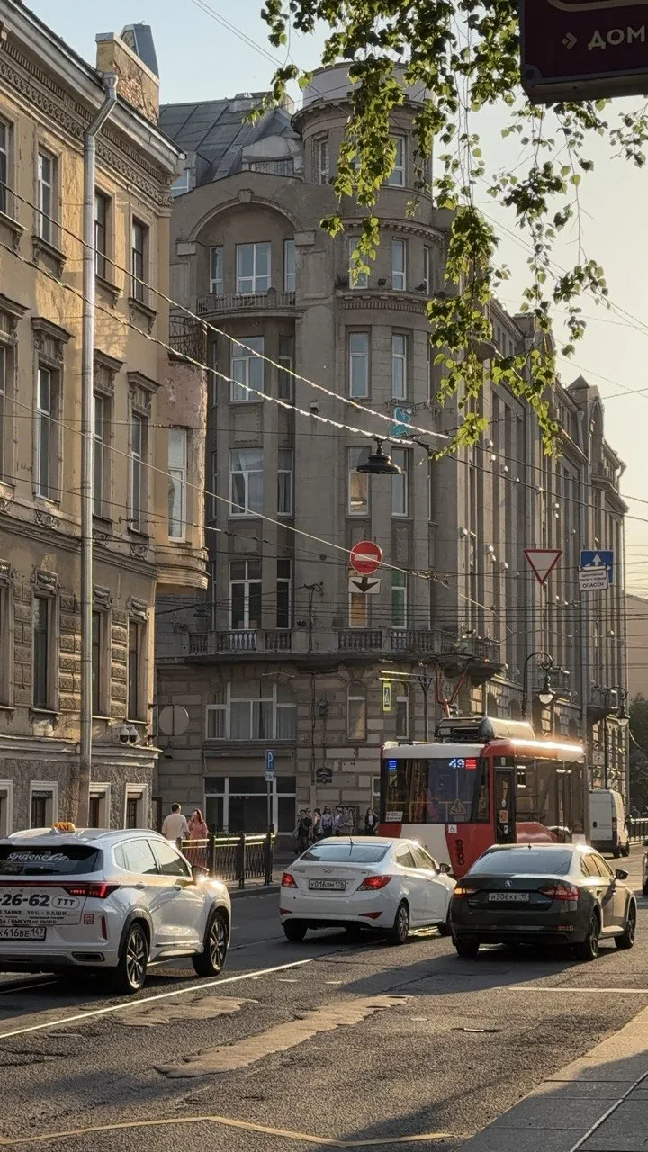 Увидеть впервые: картины Маковских из Узбекистана привезли в Петербург