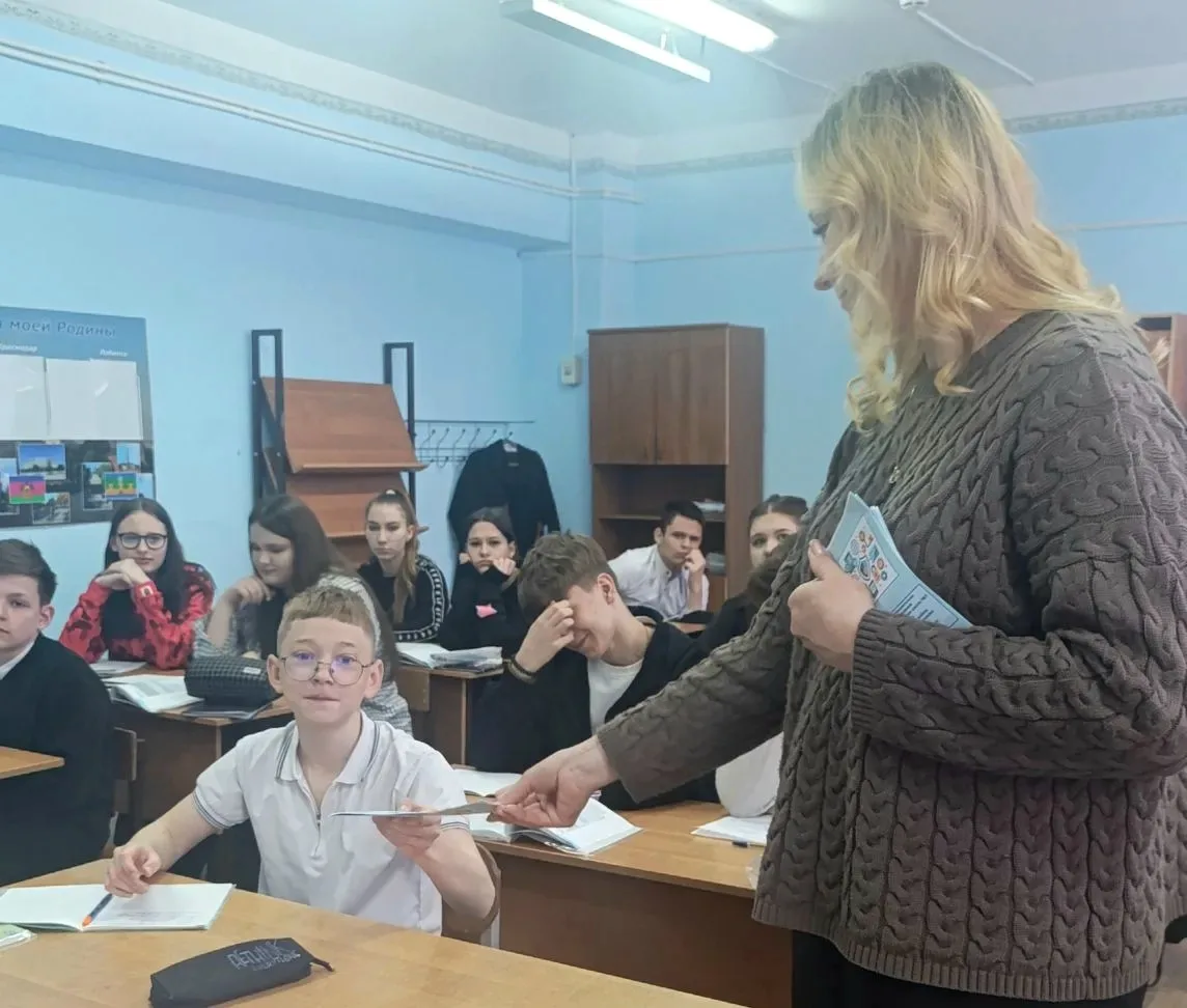 Профилактика — лучший способ защиты!   Сегодня социальный педагог и педагог-психолог провели важную 
