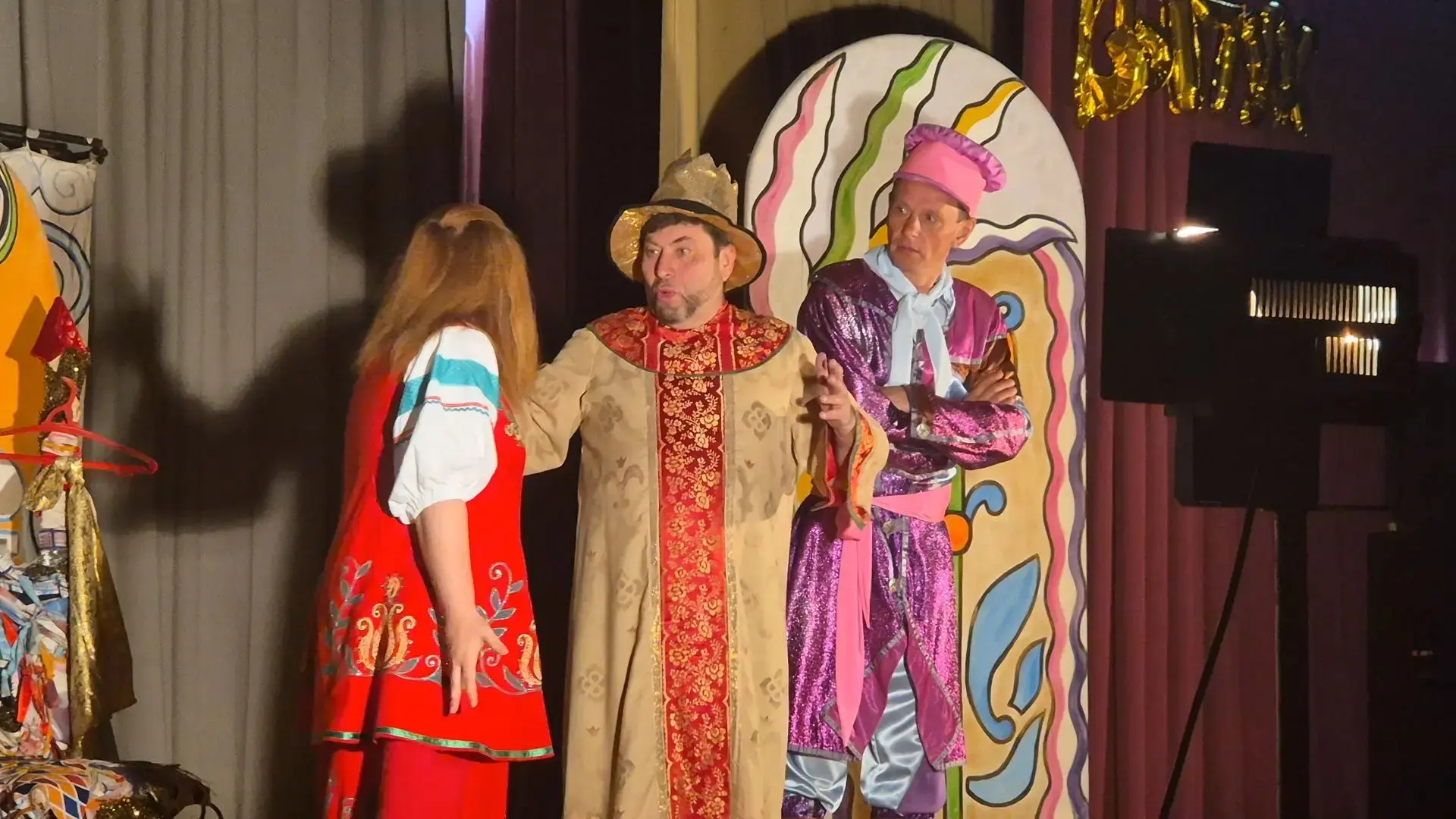 День 1️⃣2️⃣ 


🎭 Сегодня в гостях у наших ребят театр юного зрителя.

Артисты представили спектакль