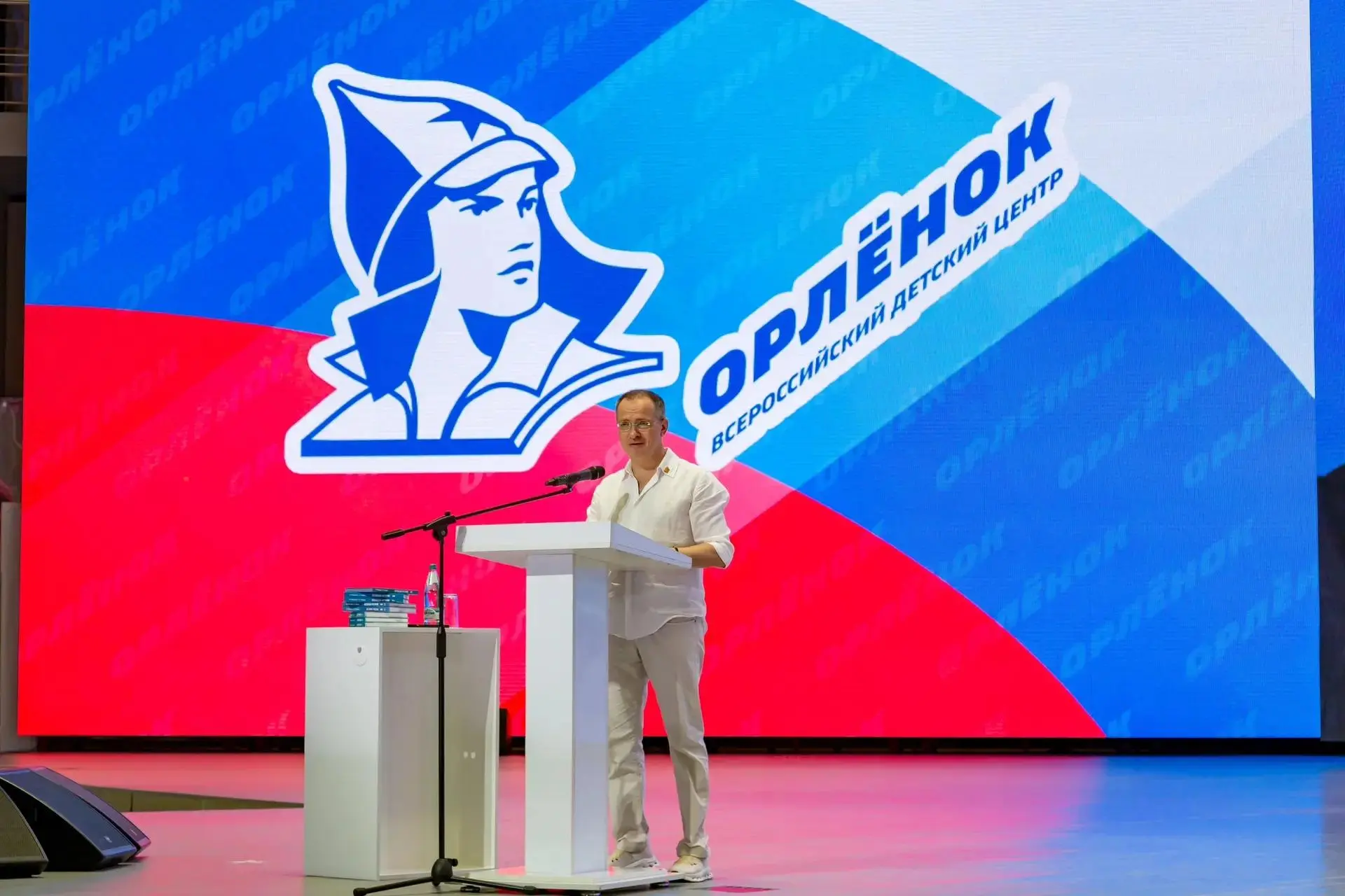 В сб. и вскр. встречался с ребятами, педагогами и вожатыми ВДЦ «Орленок».