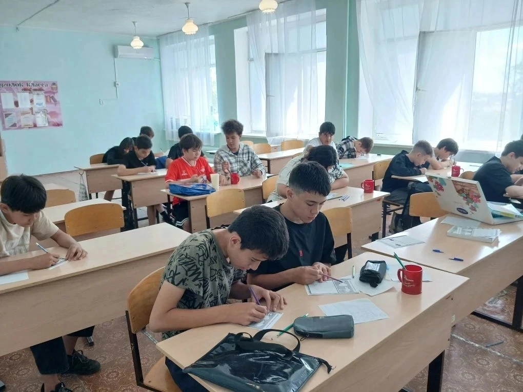 🌟 Занимательный русский язык в пришкольном лагере! 🌟

Наши юные филологи проверяли знание пословиц