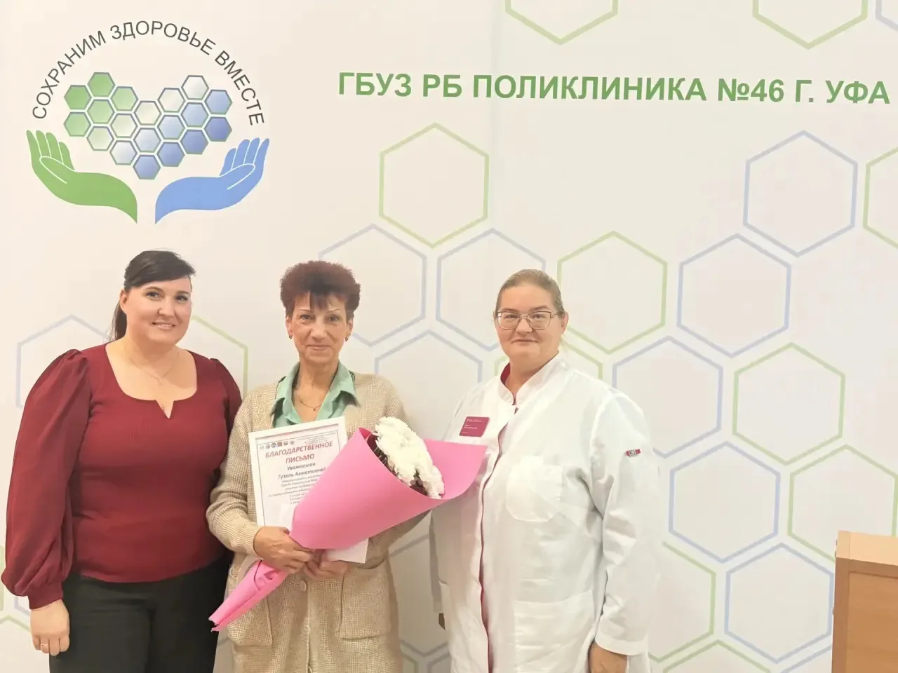 Вчера на нашей общей планёрке случился самый теплый момент дня — мы поздравляли Рахмату...