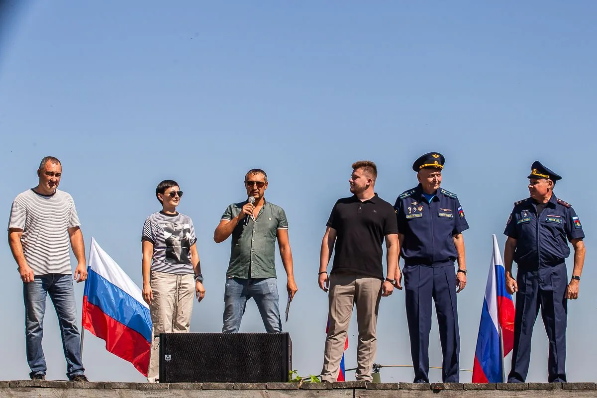 🇷🇺Триколор на земле и в небе: День Государственного флага на аэродроме «Горелое» отме...