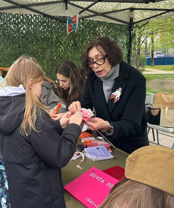 Музеи нашей школы стали частью праздника в парке района Южное Бутово!  💫 В дни празднования Великой 