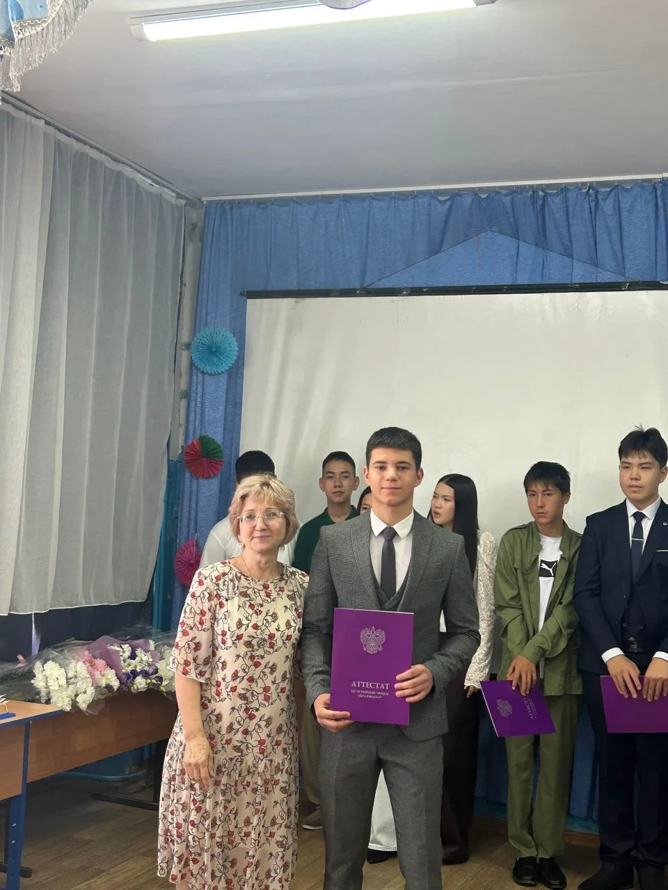 Дорогие выпускники! Поздравляю вас с прекрасным праздником — окончанием основной школы ...