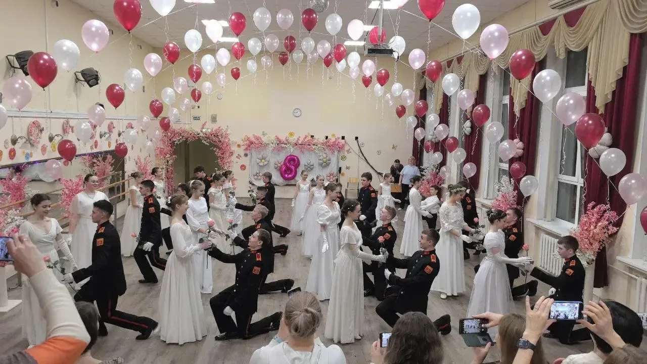 Традиционный весенний бал в Севастопольском корпусе 🌷    7 марта, в преддверии Международного женско