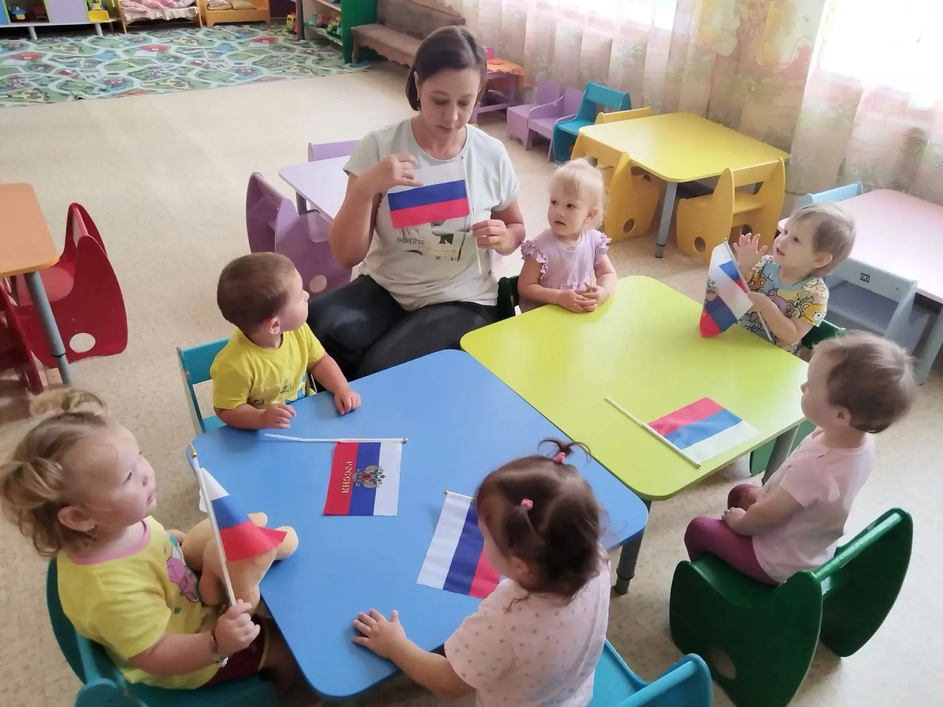 🇷🇺🇷🇺🇷🇺22 августа — День российского флага! Наши малыши из группы «Колобок» изучил...