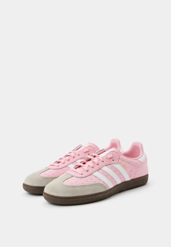 Девочки, ну посмотрите, какие конфетки 🍬 Новые расцветки Adidas — это просто любовь! Мне вообще очен