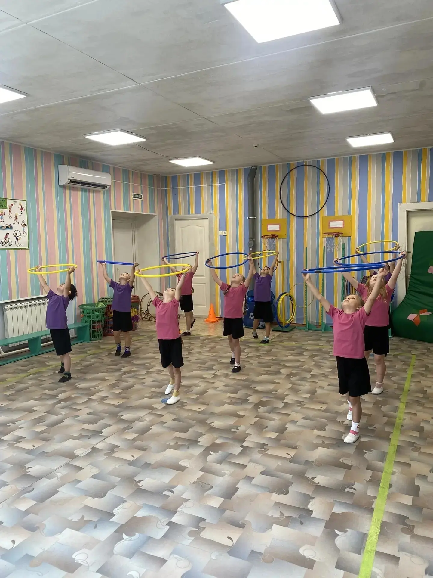 "В рамках "Года спорта", в группе "Ромашка", прошло физкультурное занятие "Обруч наш весёлый друг". 