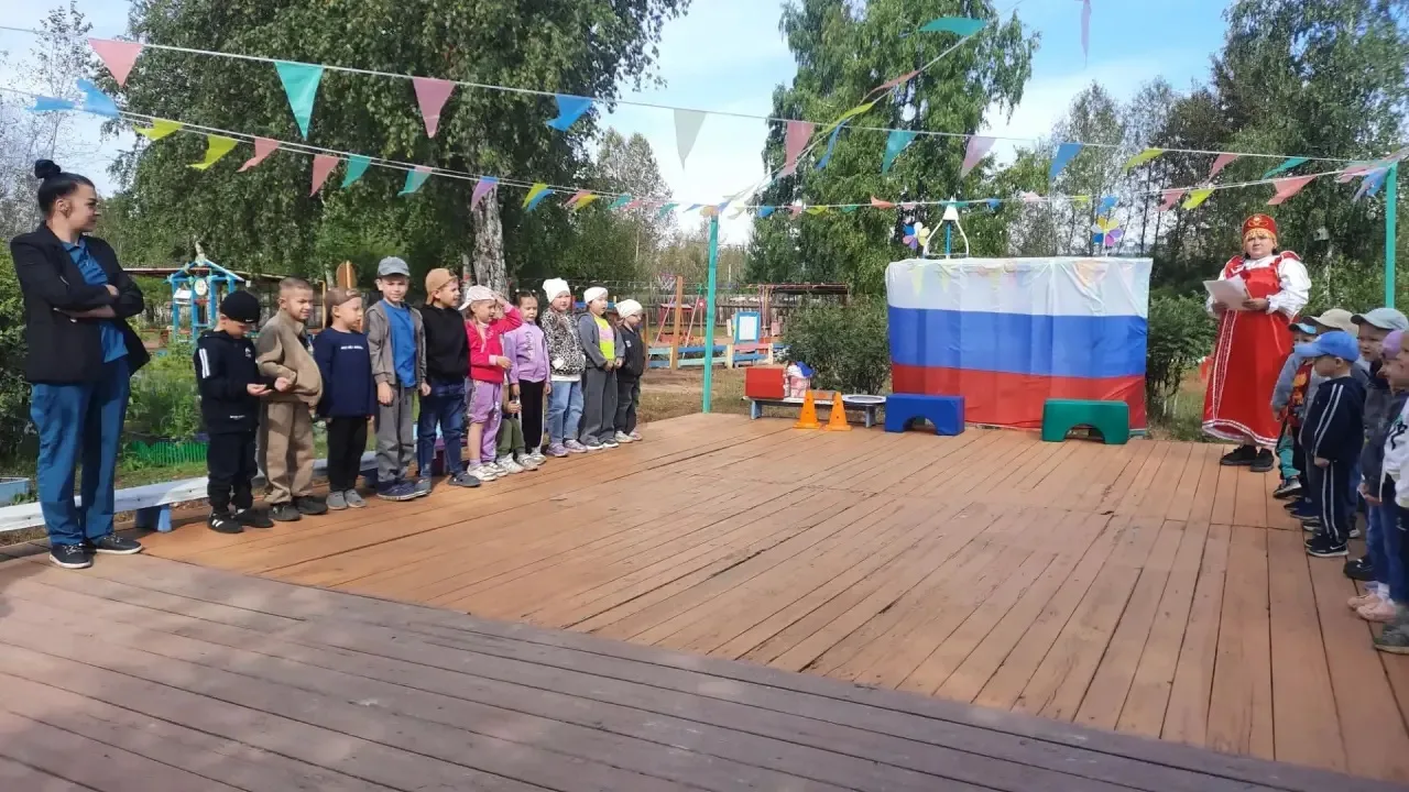 День государственного флага. Этот праздник невозможно представить без поднятия национал...