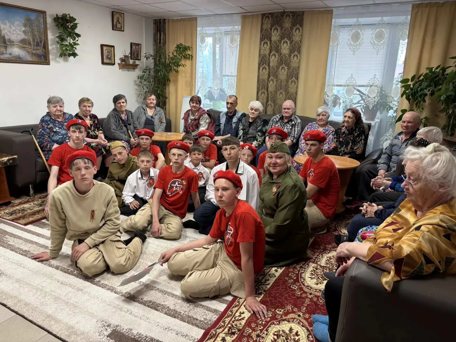 Дети из Кытмановского комплексного центра, оставшимся без попечения родителей, вновь порадовали прож