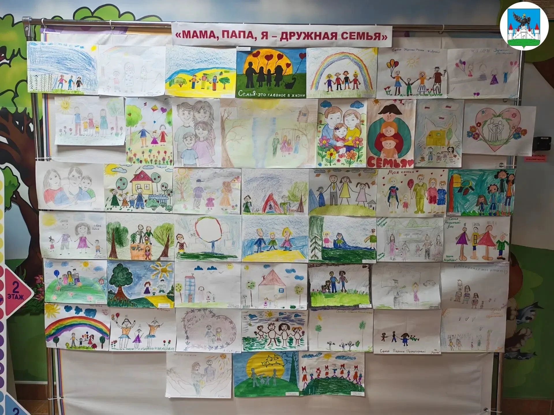 🌼К Дню семьи, любви и верности в нашем детском саду организована выставка совместных творческих раб