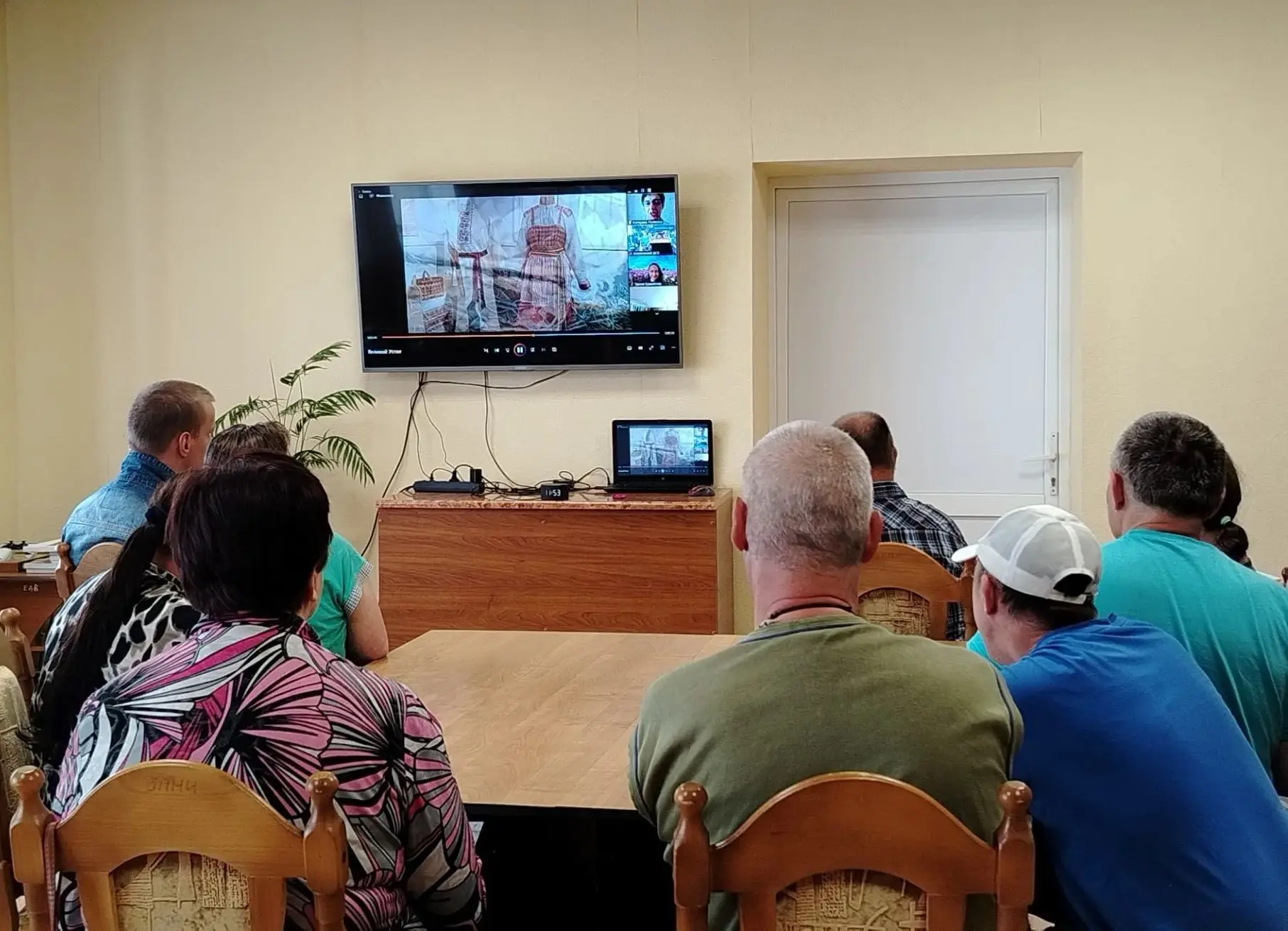 Путешествие, не выходя из дома! 🌍