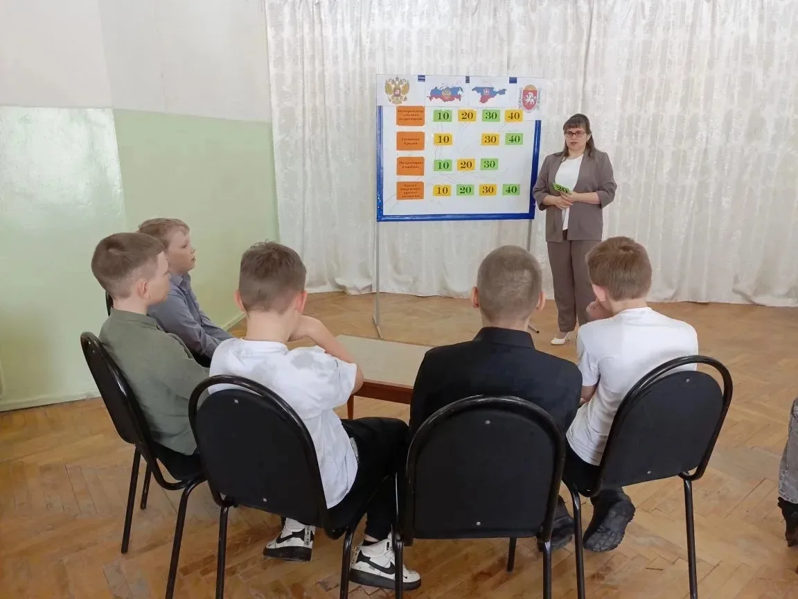 В рабочем поселке Верхозим в Доме культуры 18 марта прошла интеллектуальная игра «Крым ...