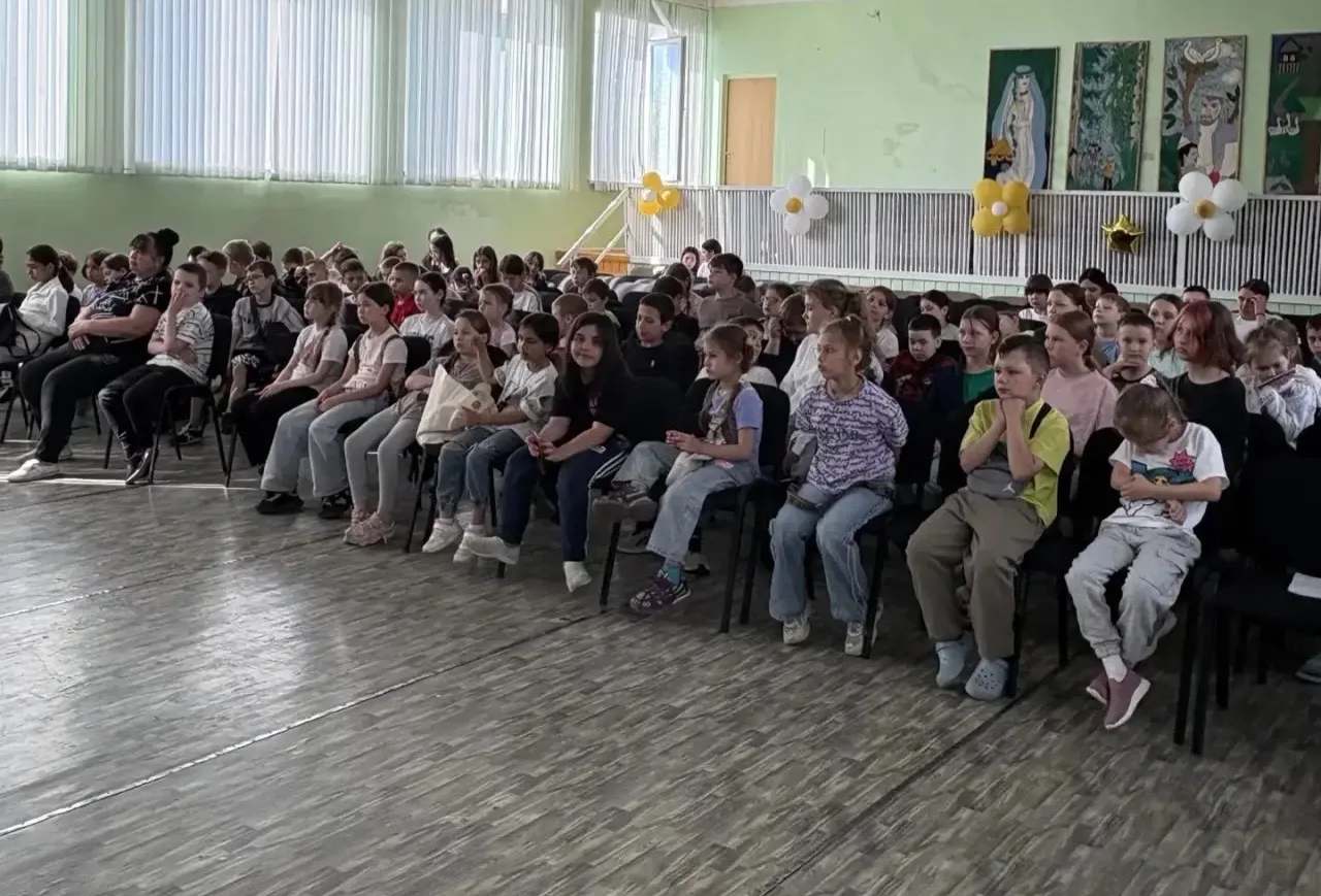День русского языка в «Мультландии»: Погружение в мир слова и мудрости! 📚🎙️

Сегодня, 5 июня, в пр