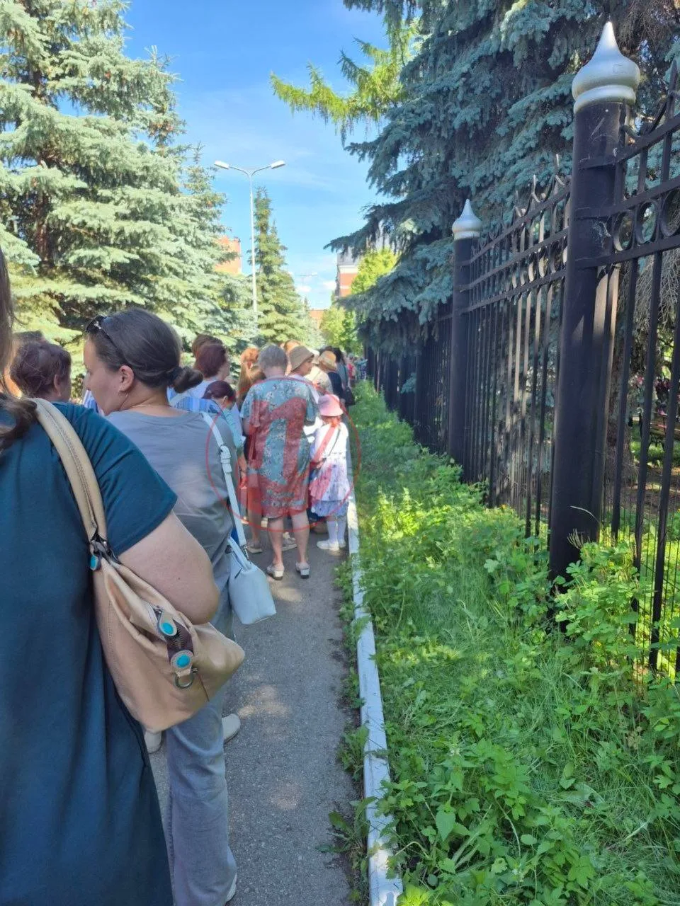 Вот такая очередь собралась за 30 минут до начала фестиваля пионов в ПГНИУ.

Новости Перми • Подписы