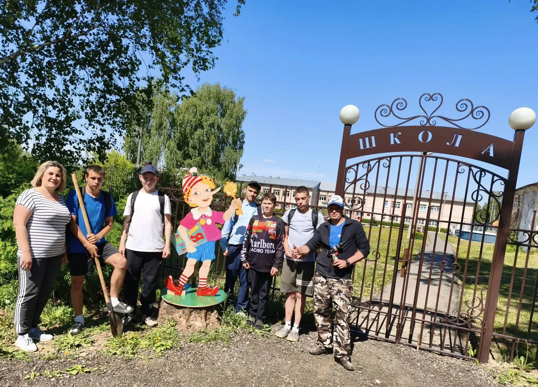 Доброе утро. К сожалению, сегодня нас огорчила новость: наша общая поделка «Буратино», ...