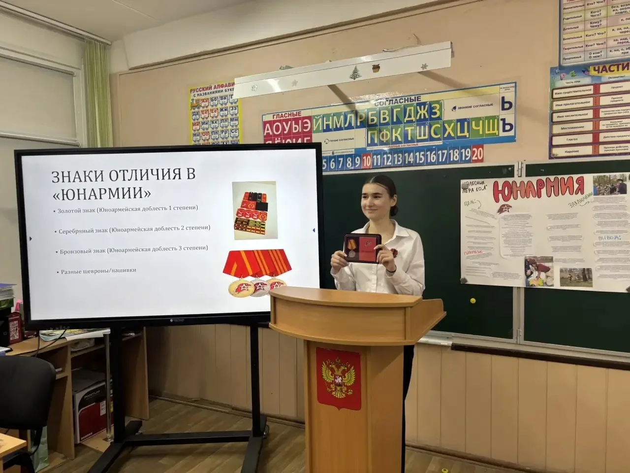 📚✨ Сегодня во 2-м корпусе МОУ СОШ №18 — настоящий праздник знания и таланта! ✨📚  Учащиеся 10-го клас