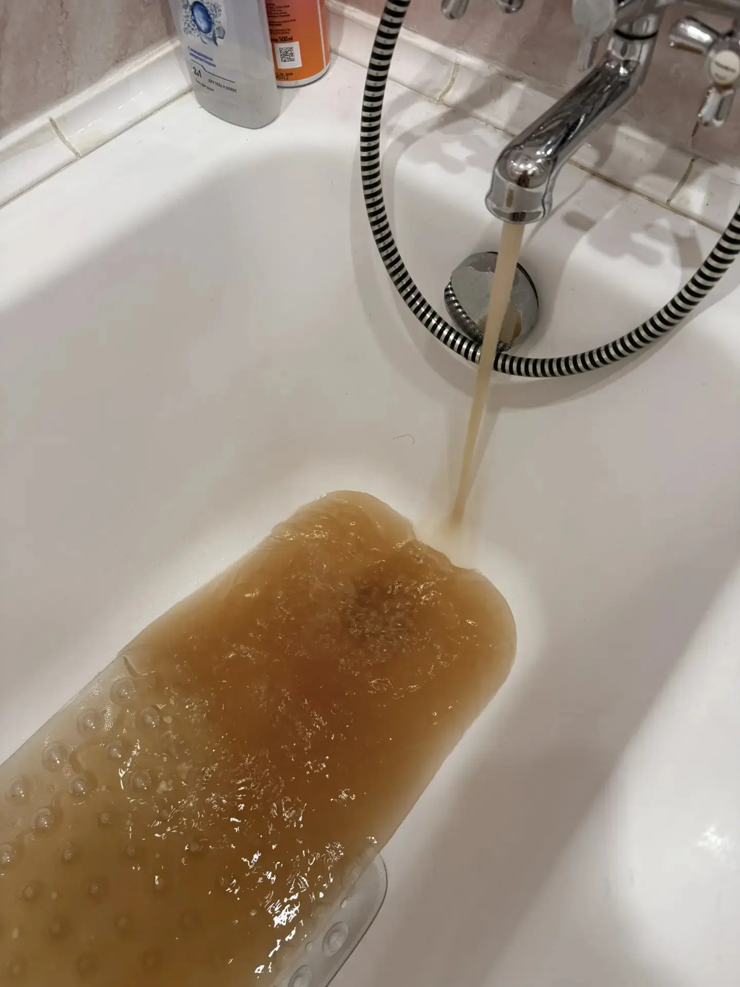 💧 «Грязевые ванны» из крана: жители Серпухова два месяца жалуются на качество воды