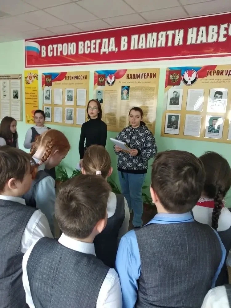 В честь Всемирного дня музеев: путешествие в историю через школьный музей боевой славы! 🏛