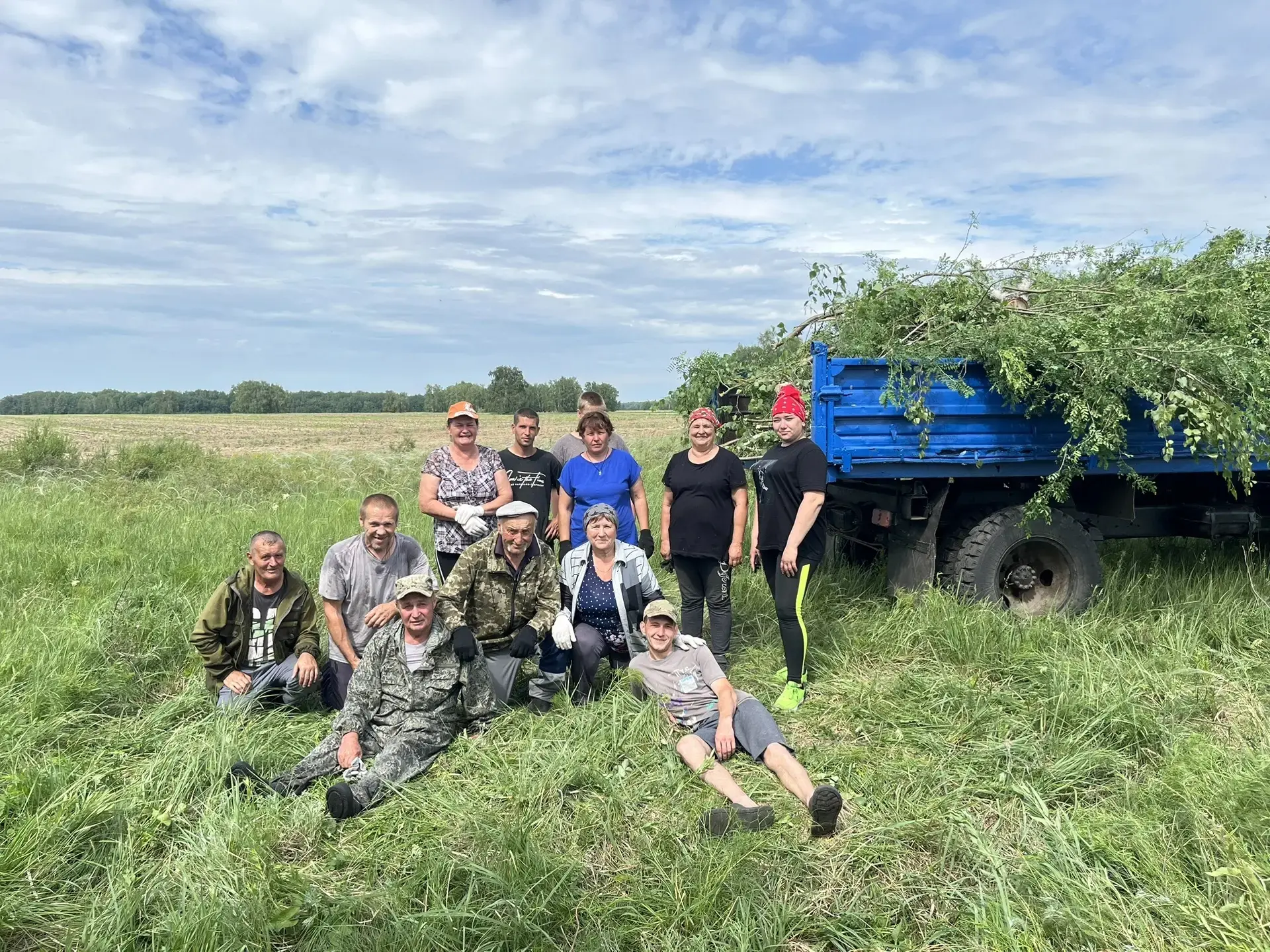 13 июня состоялся третий субботник на кладбище д. Новоказарино. Жители проводят огромную работу по п
