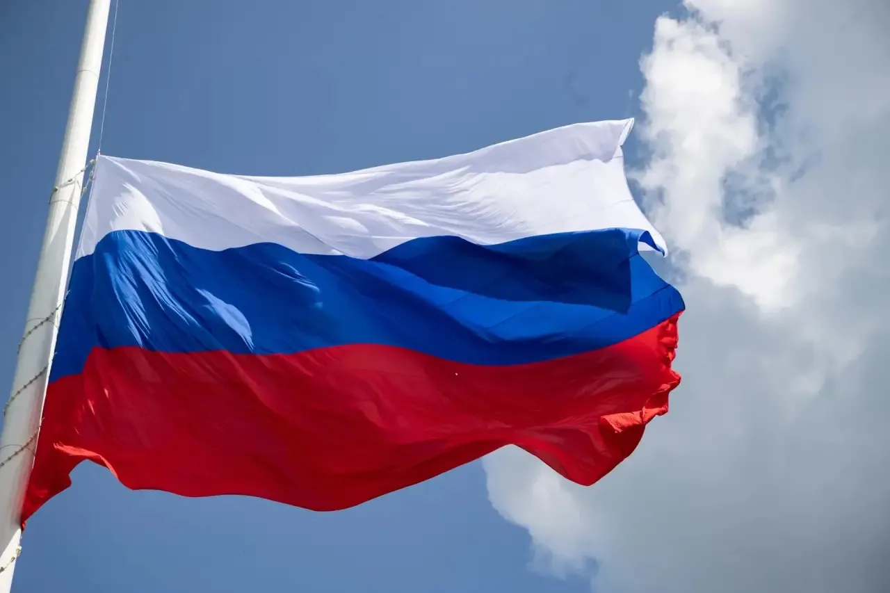 С Днём России, друзья! 

Недавно социологи провели опрос и выяснили, о чем думают люди, когда слышат